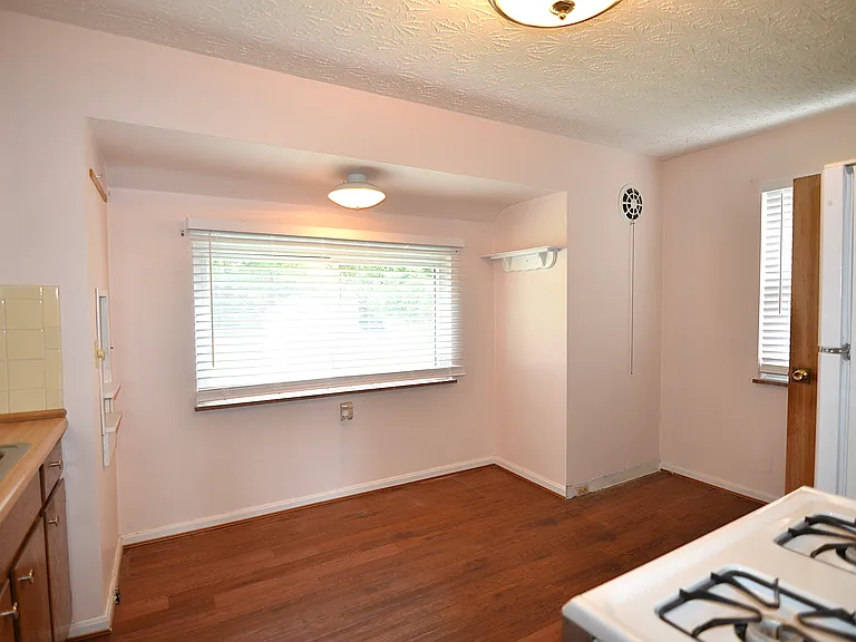 4625 Orchard Ln — Photo 5