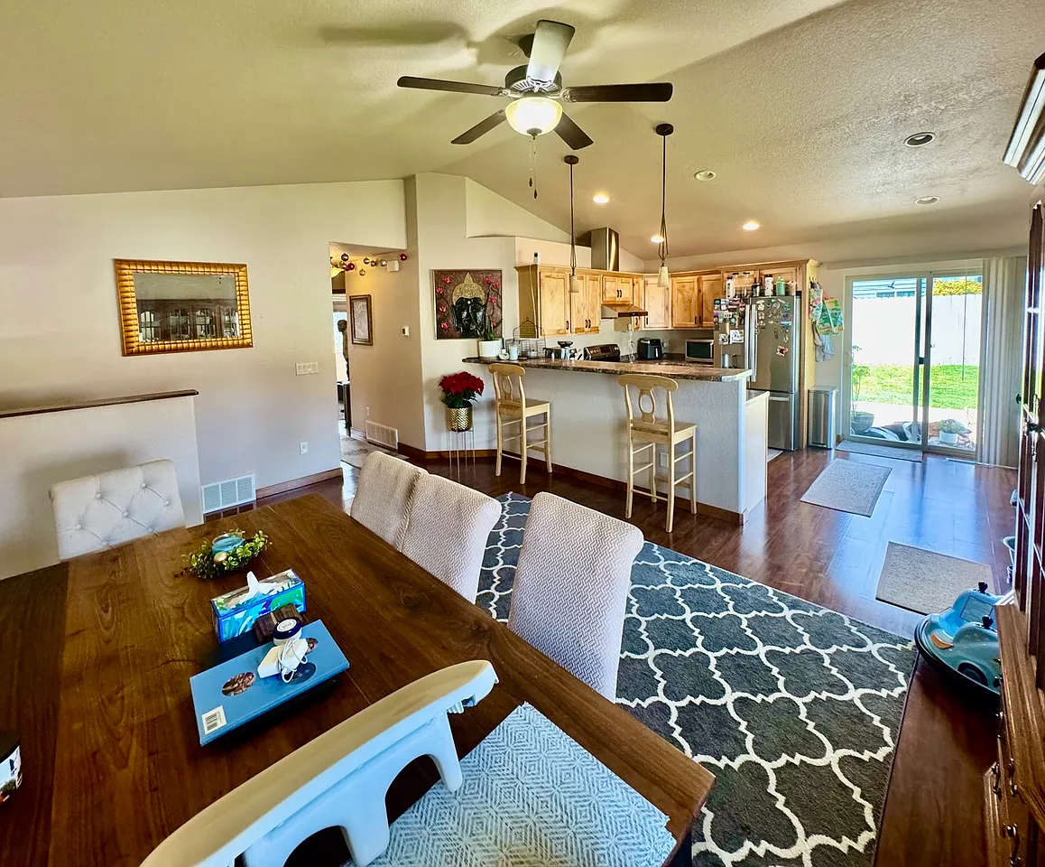 4 bed, 2135 sqft, $2,495 — Photo 2