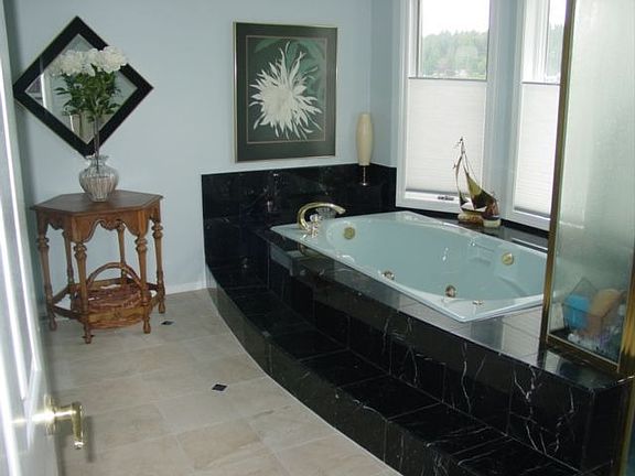 4th image of 5612 Lighthouse Dr E