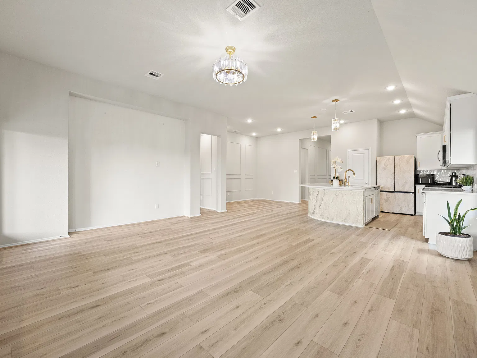 4 bed, 2074 sqft, $3,400 — Photo 2