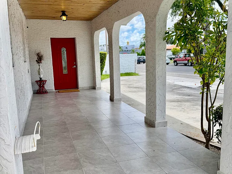 114 SW 57th Ct — Photo 3