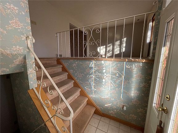 5th image of 364 Golden Gate Dr