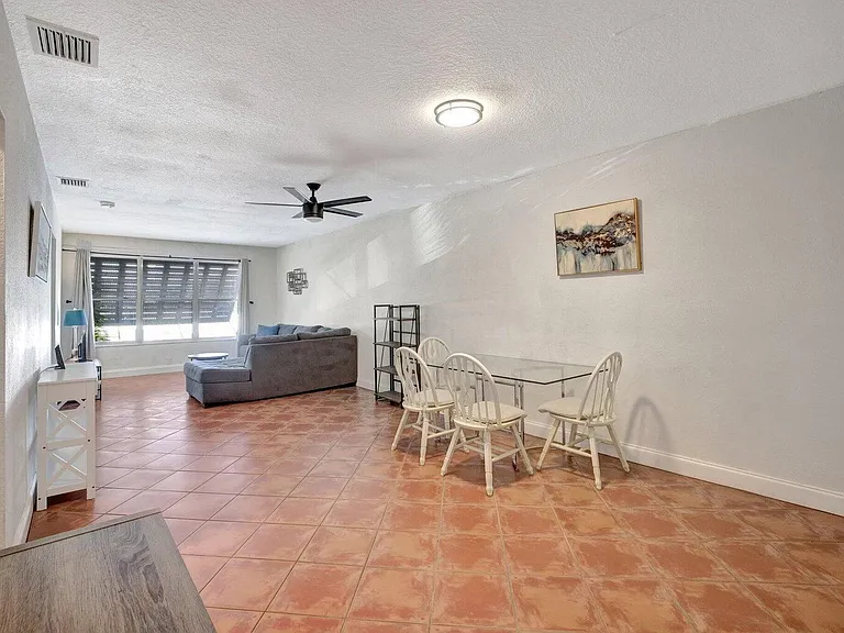 2400 NE 33rd Ave #211 — Photo 5