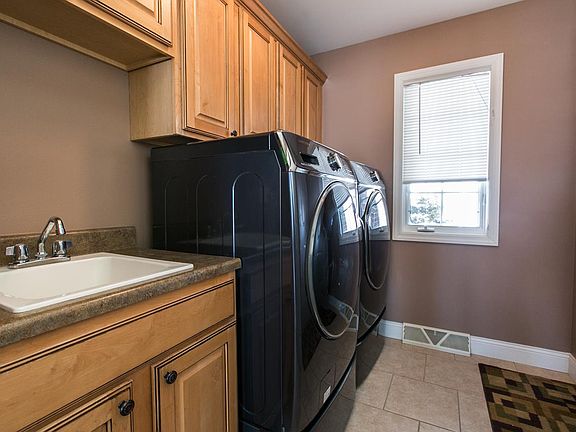 5th image of 304 Lezlie Dr