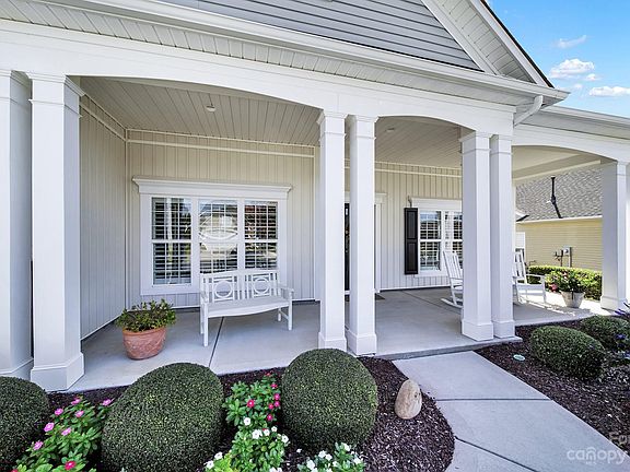 2nd image of 3060 Ambleside Dr