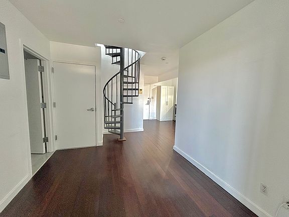 2nd image of 286 Stanhope St #5L