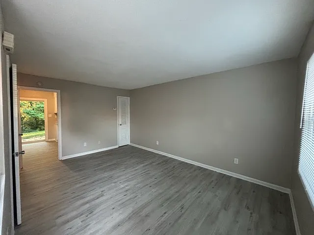 2 bed, 1.5 bath, 950 sqft, $1,025 — Photo 2