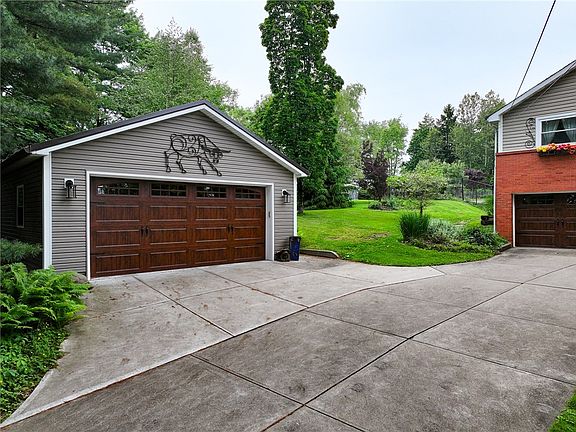 3rd image of 112 Berg Dr