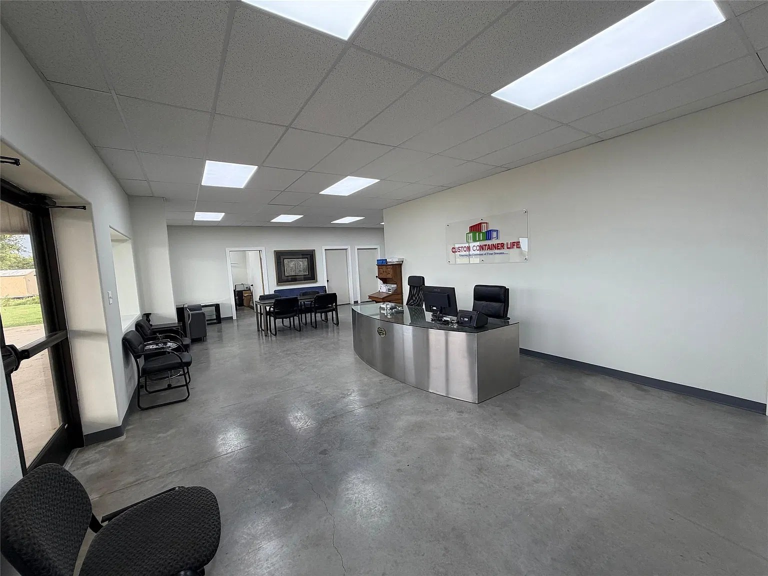 3 bed, 4.0 bath, 7500 sqft, $8,750 — Photo 2