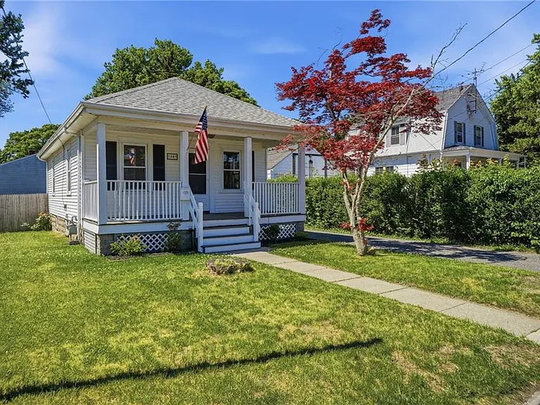 1009 Willett Ave E — Photo 2