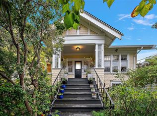 1528 Foul Bay Rd, Victoria, BC V8R 4Z9