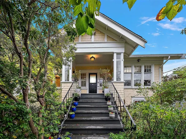 1528 Foul Bay Rd, Victoria, BC V8R 4Z9
