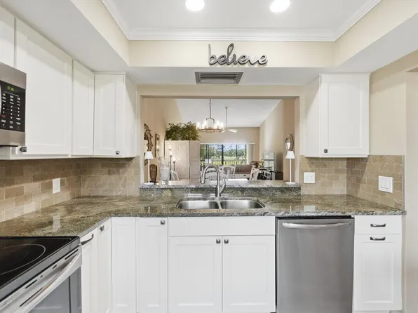 9430 Meadowood Drive #205, Fort Pierce, FL 34951