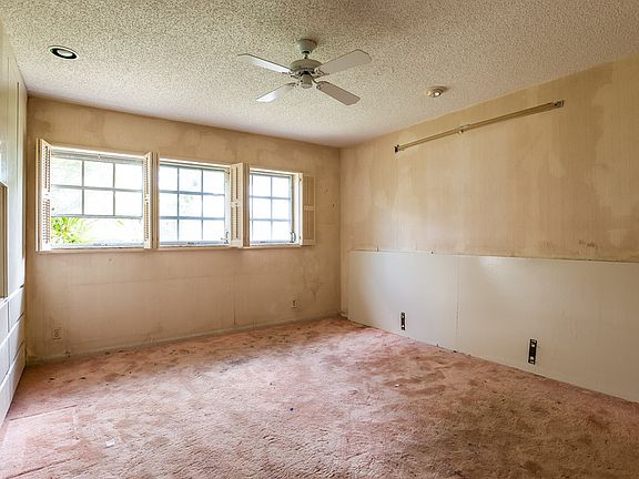 4th image of 3733 Oaks Clubhouse Dr #V-2