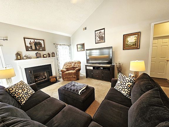 3rd image of 346 N Sweetwater Hills Dr