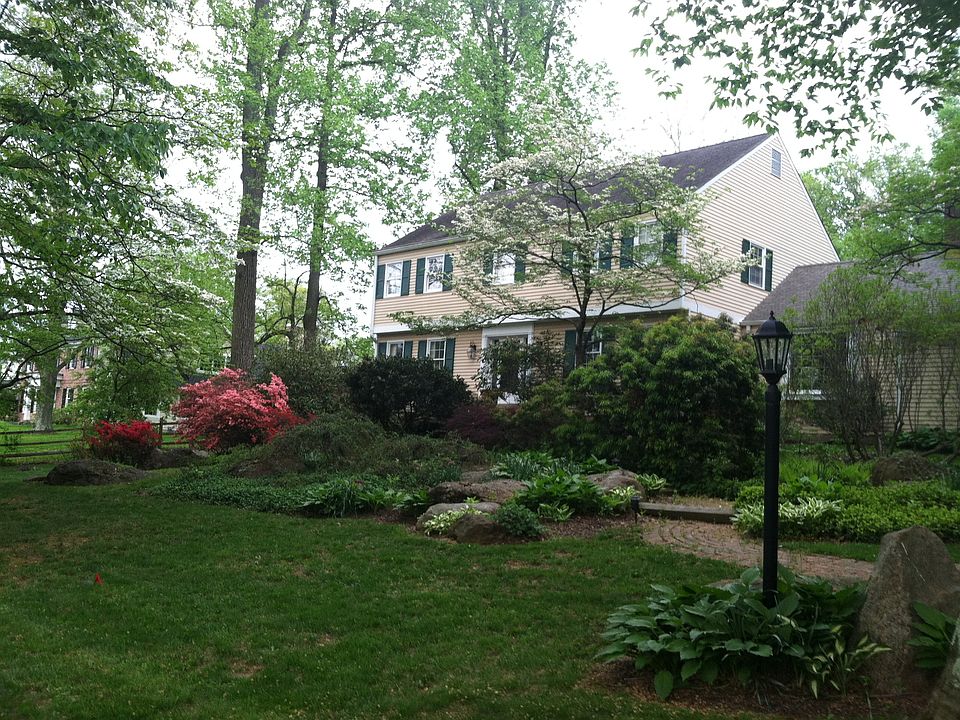 2nd image of 2040 Grantham Rd