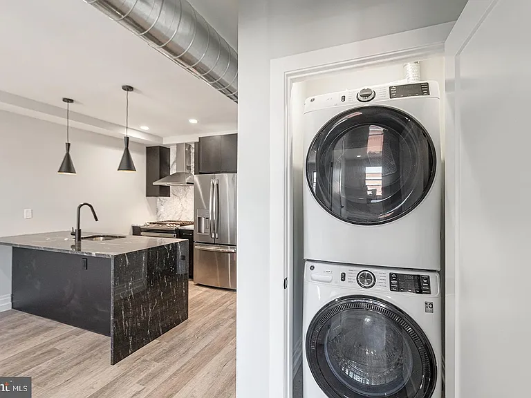 526 Brown St #503 — Photo 8