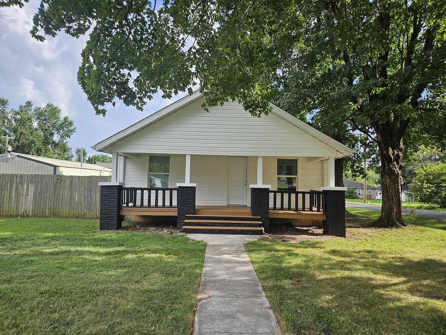 2956 W Olive Street, Springfield, MO 65802 | Zillow