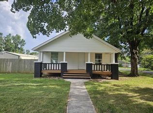 2956 W Olive St, Springfield, MO 65802