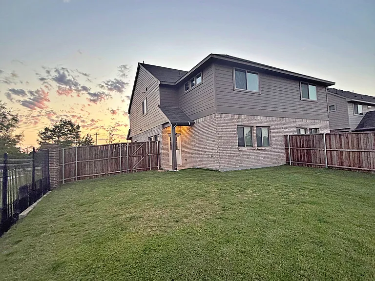 3236 Patrick St — Photo 36