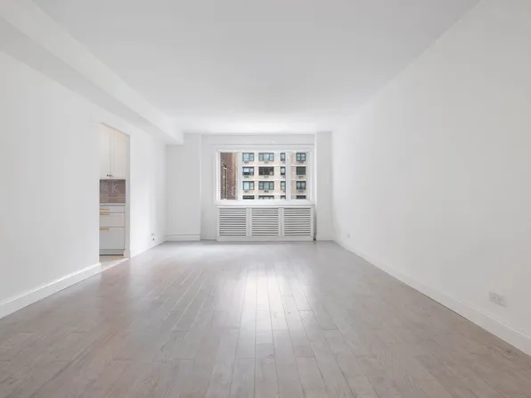 30 West 60th Street image 1 of 16