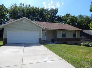 1111 Claycrest Dr, Saint Charles, MO