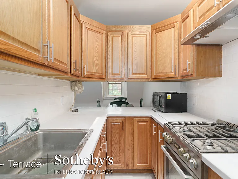 281 Burns St #2 — Photo 7