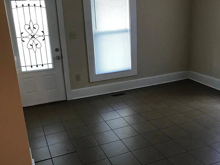 1320 Magnolia St — Photo 2