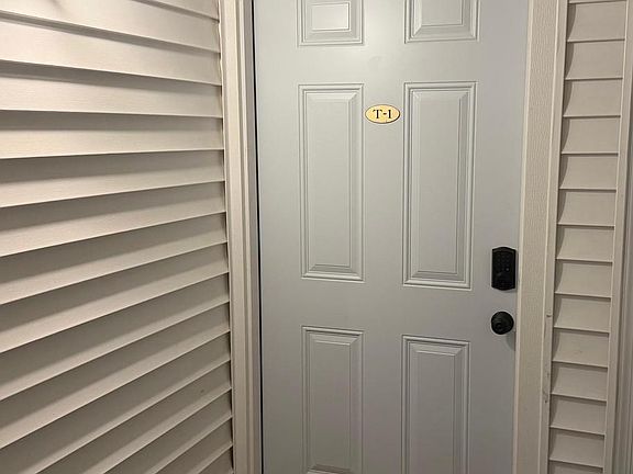3rd image of 6602 Lake Park Dr APT T1