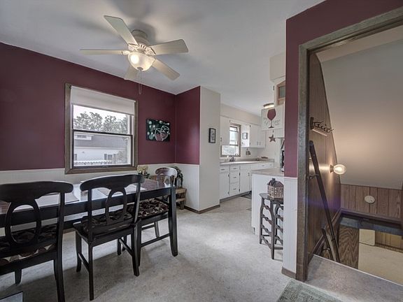 5th image of 821 E D St