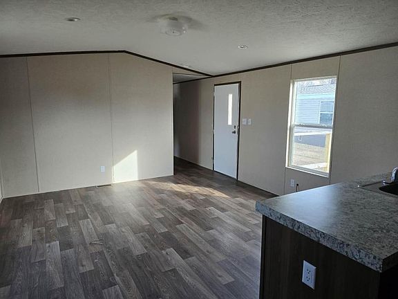5th image of 814 S Kern Ave #9
