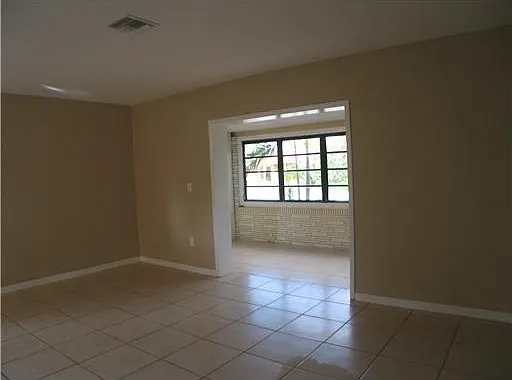 1607 NW 3rd Ave — Photo 8