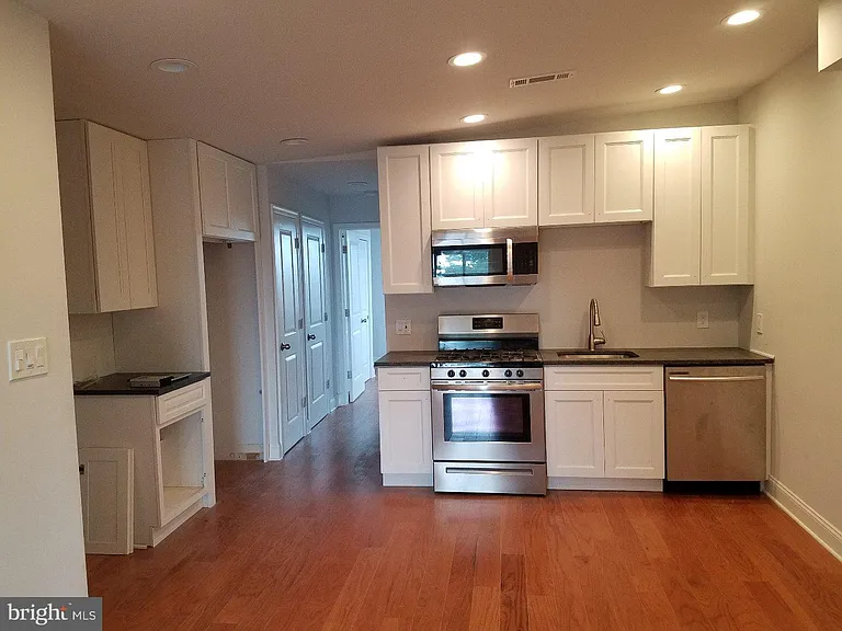 501 W Oregon Ave #3 — Photo 2