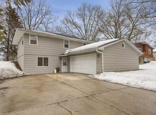6574 Berkshire Ln N, Maple Grove, MN 55311