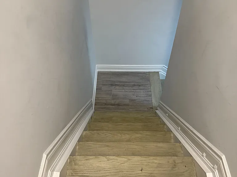 858 Khan Cres #BASEMENT — Photo 16