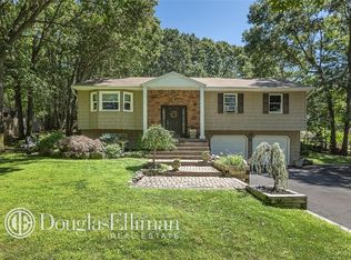 311 Old Indian Head Rd, KINGS PARK, NY 11754
