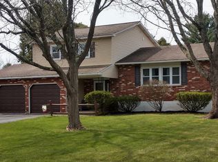 9 Fairway Ln, Schenectady, NY 12304