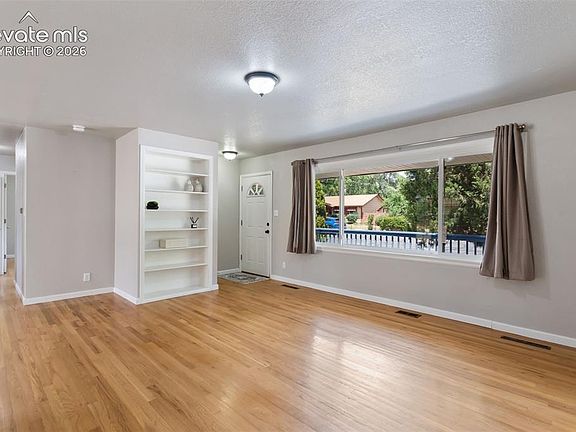 3rd image of 106 Balfour Ave