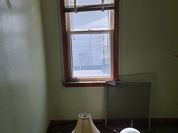 4th image of 6906 Krakow Ave