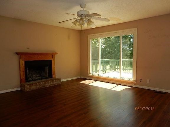 3rd image of 2604 W Henderson Way