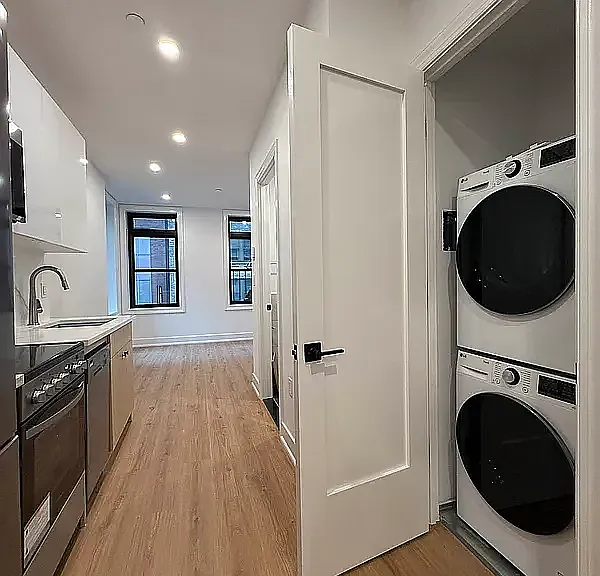 307 W 39th St #B3 — Photo 4