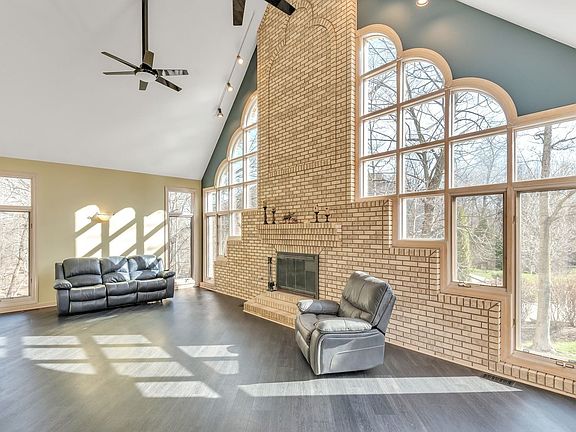 4th image of 20602 Abbey Dr