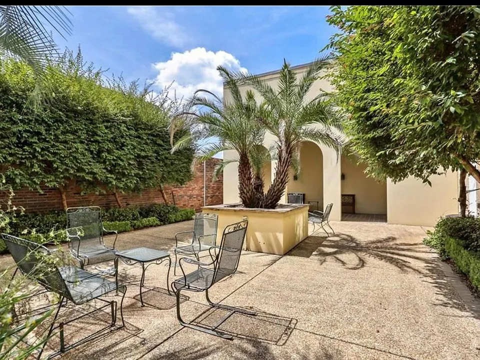 1224 Saint Charles Ave #200