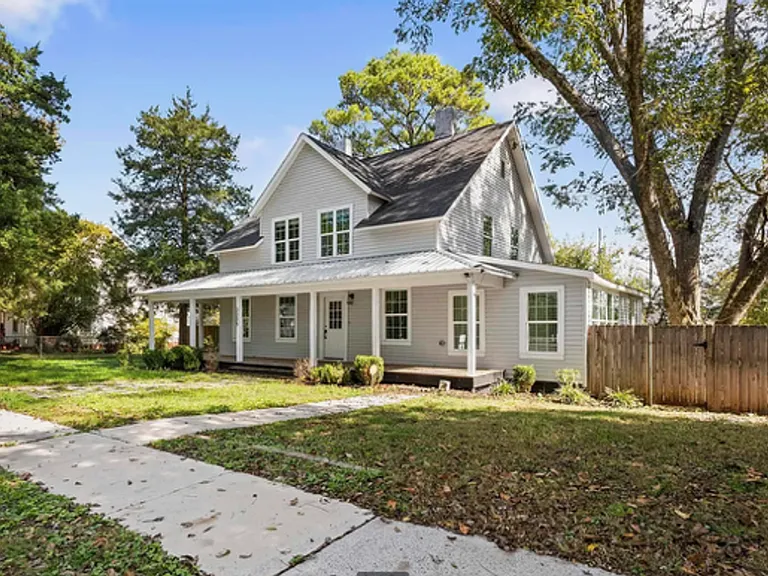 3305 Bradley St SW — Photo 1