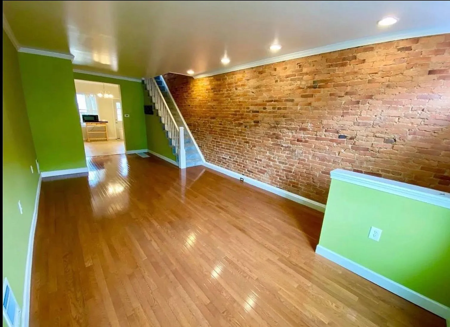 3 bed, 1105 sqft, $2,000 — Photo 3