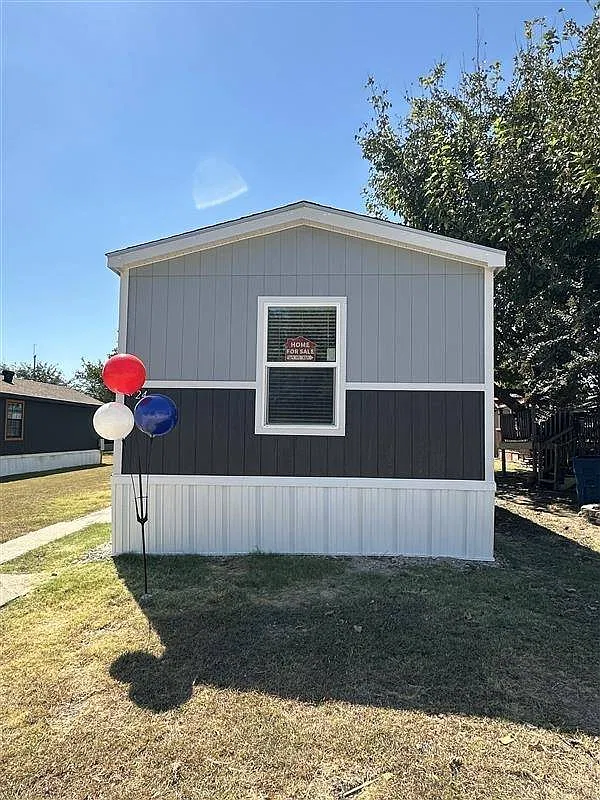 3 bed, 2.0 bath, 1216 sqft, $1,800 — Photo 1