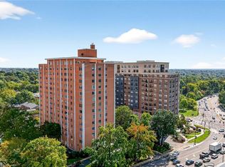 900 S Hanley Rd APT 12A, Saint Louis, MO 63105