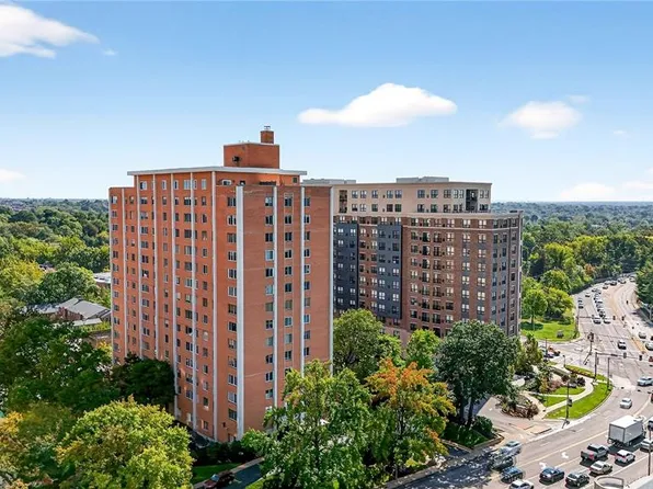 900 S Hanley Rd APT 12A, Saint Louis, MO 63105