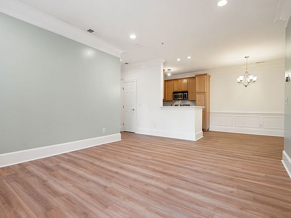 3rd image of 901 Canenaugh Dr APT 108