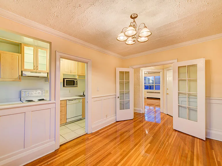 938 Avenue Rd #3 — Photo 24